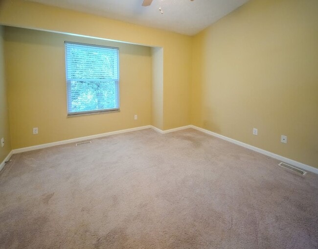 Building Photo - 650 Shadywood Ln