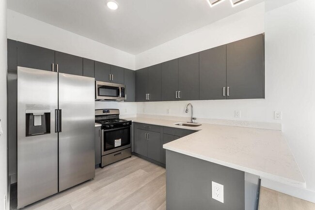 Building Photo - 43-45-45 W 32nd St