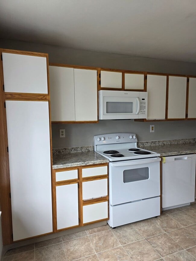 Building Photo - Townhouse in Newark/Bear Area