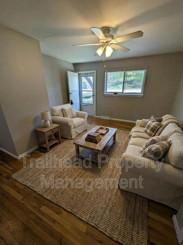 Building Photo - 110 S High St