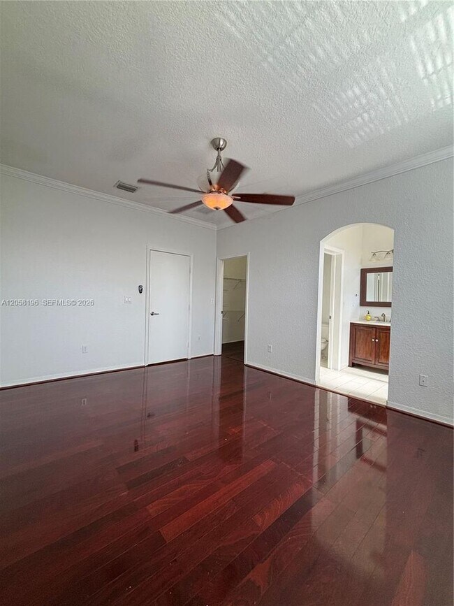 Building Photo - 4931 N Harbor Isles Dr
