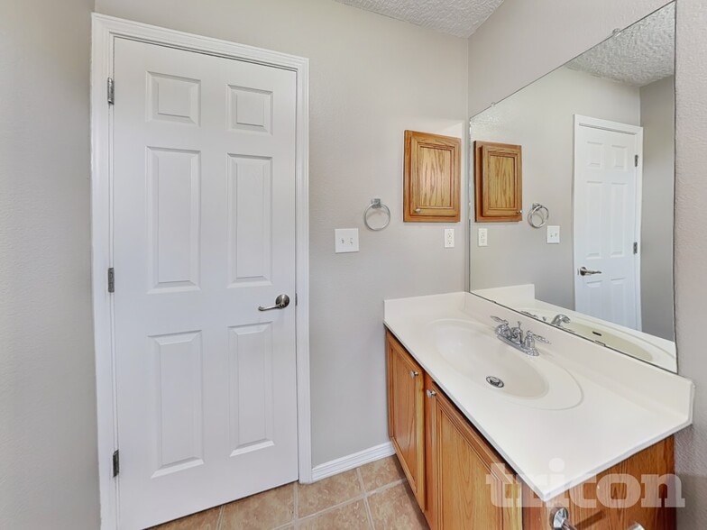 Building Photo - 1295 Carrizo St NW