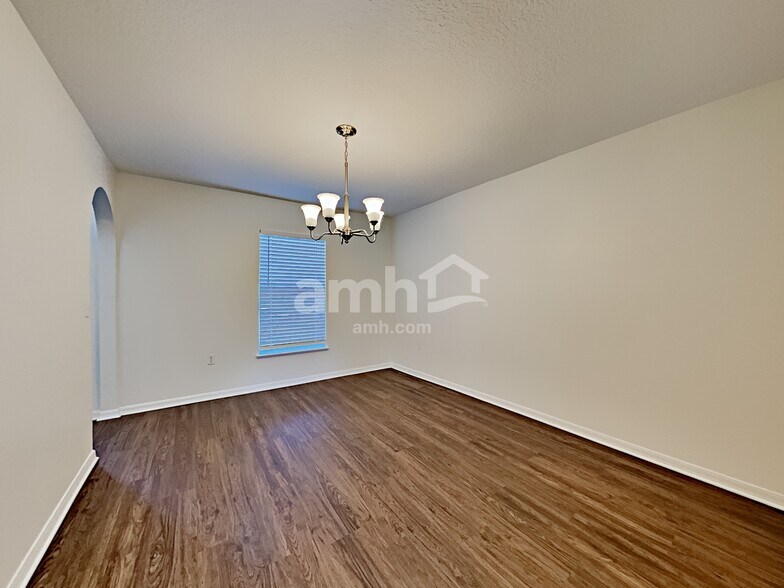 Building Photo - 2007 Elmhurst Ln