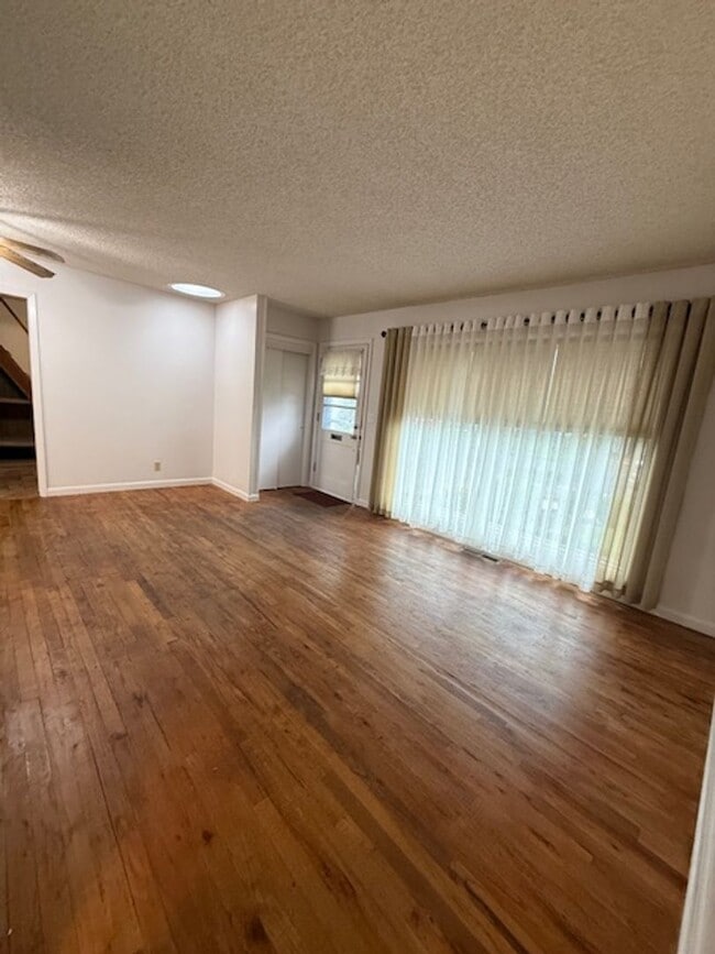 Building Photo - 6 Month Lease 2 Bedroom 2 Bath Newberg OR 97132