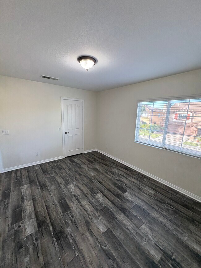 Building Photo - 871 Via La Venta