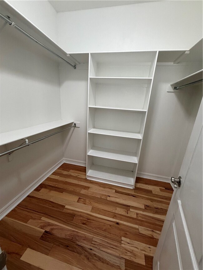 Building Photo - 4604 SW Swinton Dr