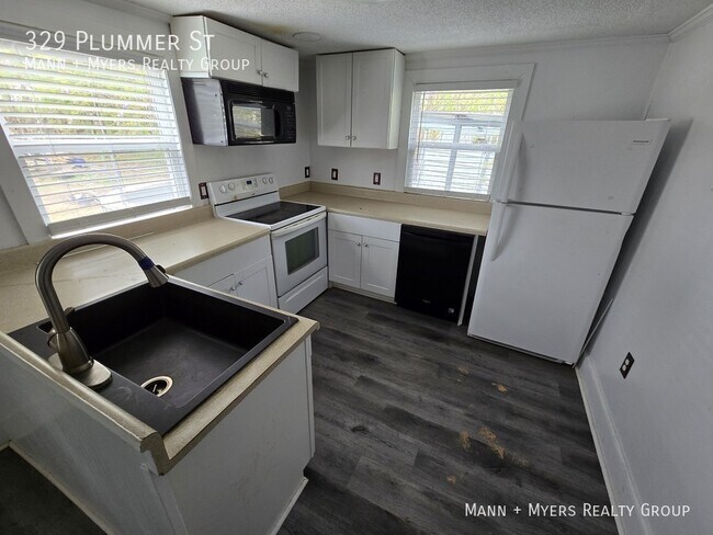 Building Photo - 329 Plummer St