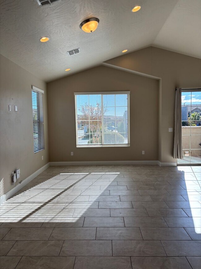 Building Photo - Beautiful 3 Bedroom Home - Casitas at Sienna Hills