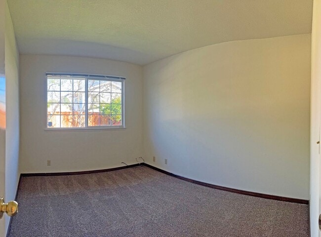 Building Photo - Beautiful Updated Home!