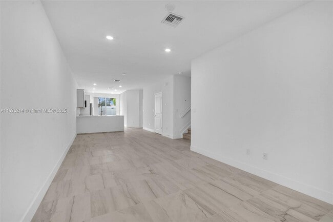 Building Photo - 142 SW 171st Ave