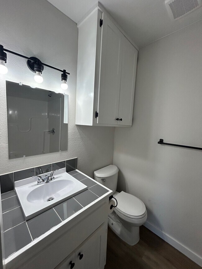 Building Photo - 117 S Main St