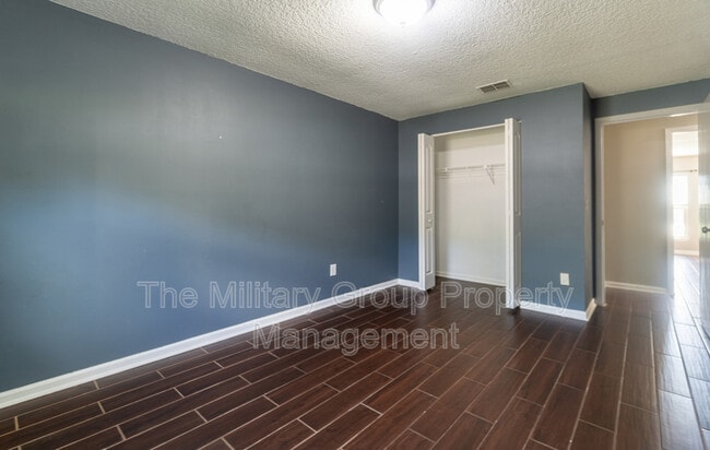 Building Photo - 4142 Oriely Dr W