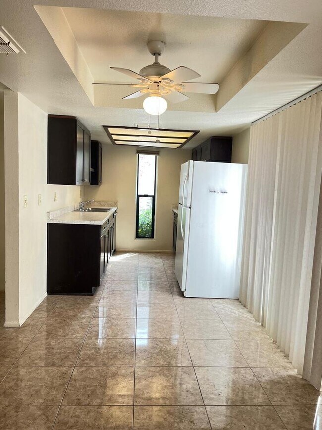 Building Photo - 3119 W Cochise Dr