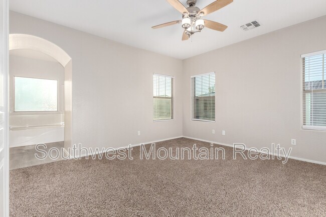 Building Photo - 45354 W Rhea Rd