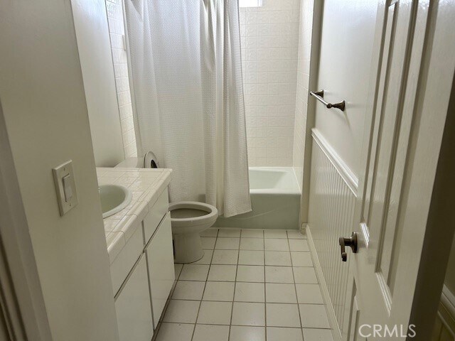 Building Photo - 300 Apolena Ave