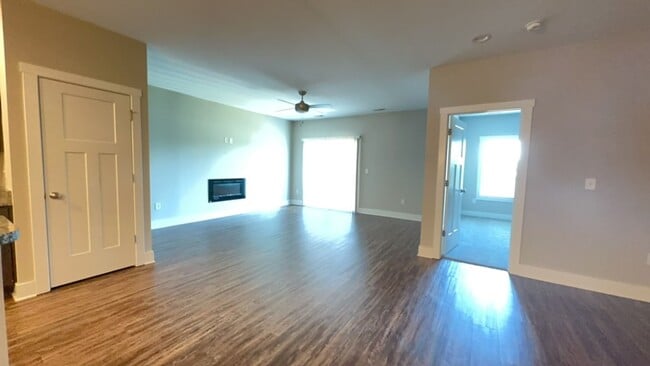 Building Photo - Eleven25