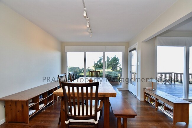 Building Photo - 3 Bedroom San Rafael home with views!