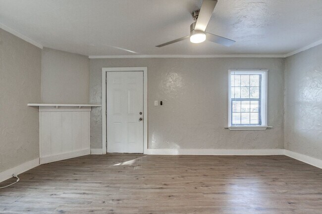 Building Photo - 506 E Curtis Dr