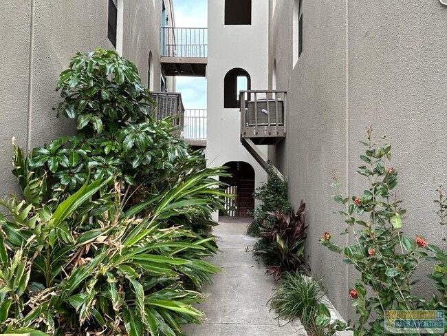 Building Photo - 1342 Harbor Island Dr