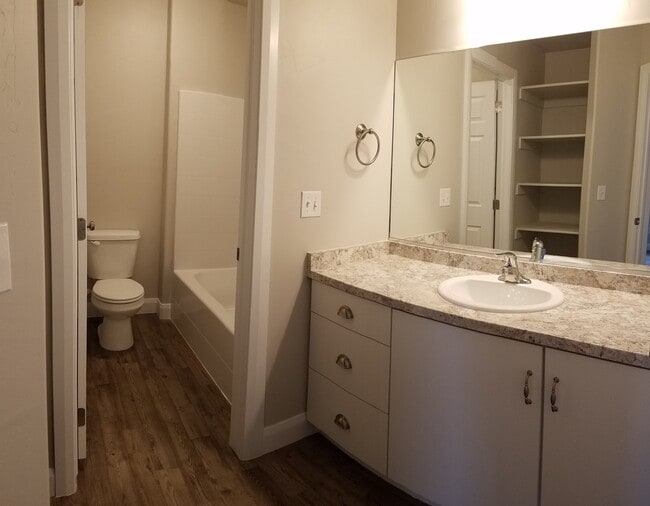 Building Photo - 3 bedroom 2.5 bath -Townhome in the heart ...