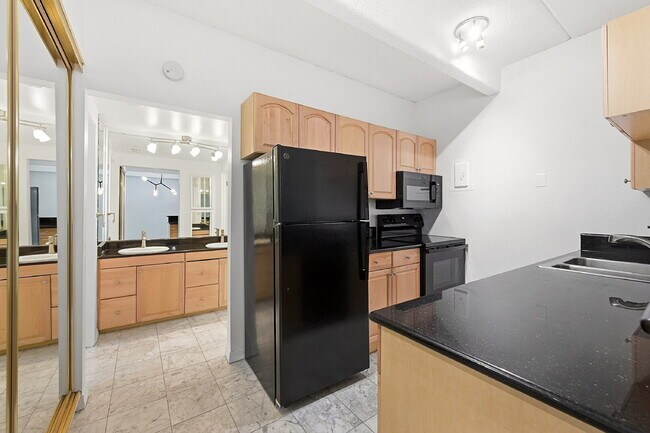 Building Photo - $1,095.95, 1 bed, 1 bath, located in Denver with a gorgeous sunroom