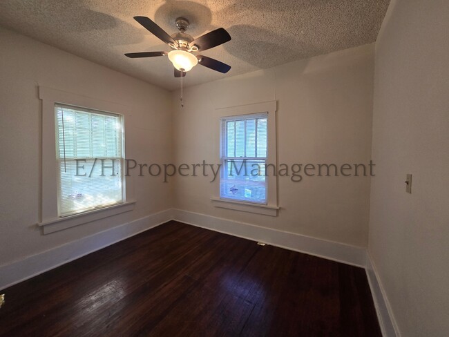 Building Photo - 907 N Faulkner St