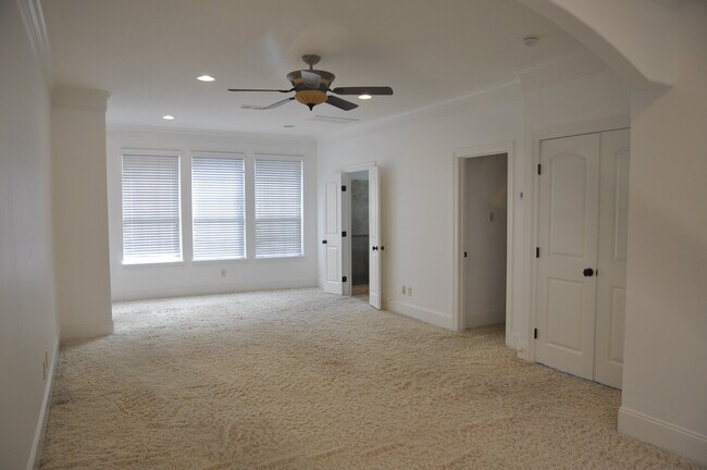 Building Photo - 5922 Burgoyne Dr.