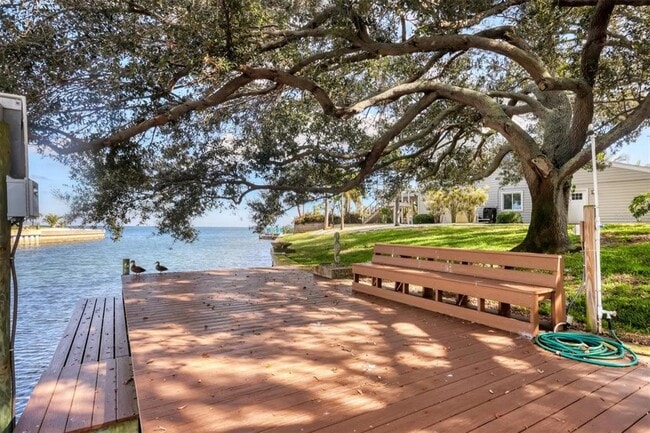 Building Photo - 3601 Coquina Key Dr SE