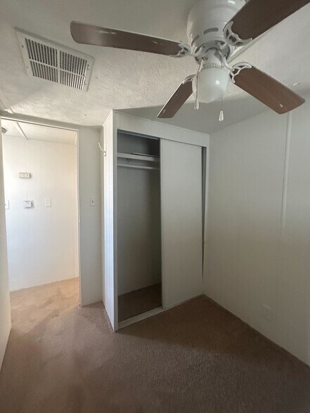 Building Photo - 3601 E Wyoming Ave