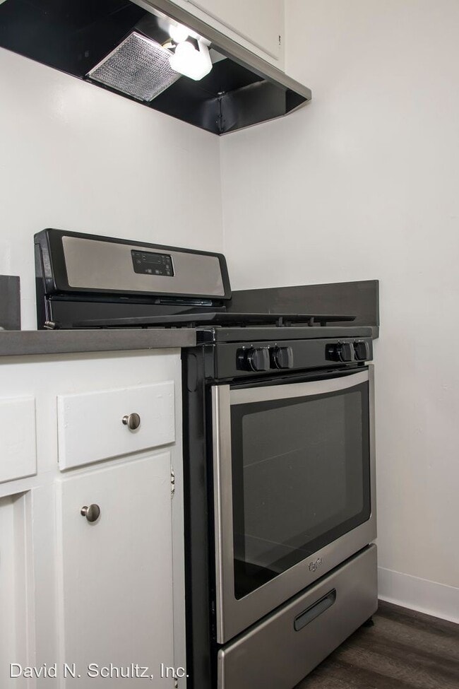 Building Photo - 833 W Foothill Blvd