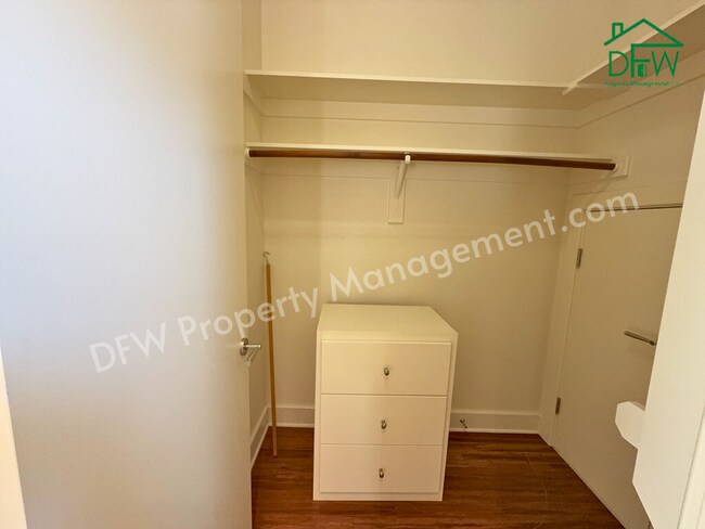 Building Photo - 4 Bedroom, 4 1/2 Bathroom Home with Pool for Lease in Irving