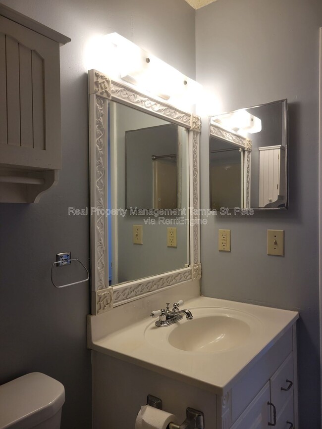 Building Photo - 4903 Myrtle Oak Dr