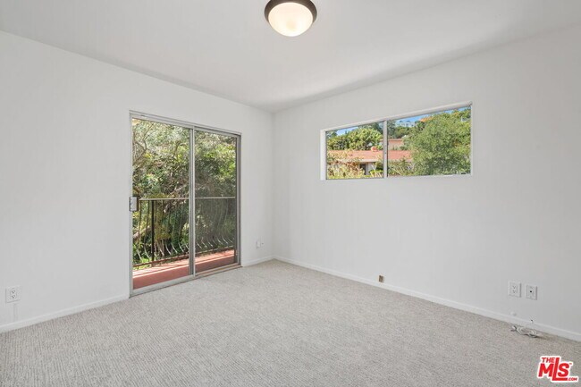 Building Photo - 2492 Banyan Dr