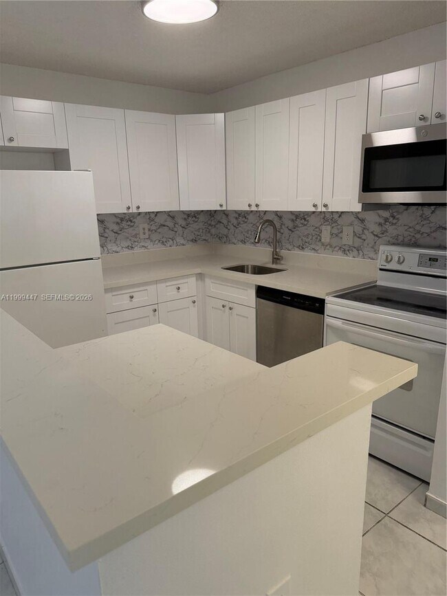 Building Photo - 823 NE 199th St