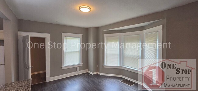 Building Photo - Beautiful 4 Bedroom 2 Bathroom in Kansas City!
