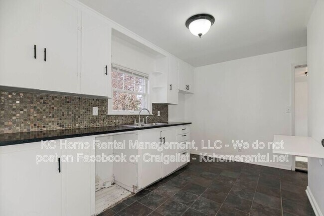 Building Photo - 7219 Chestnut Ave