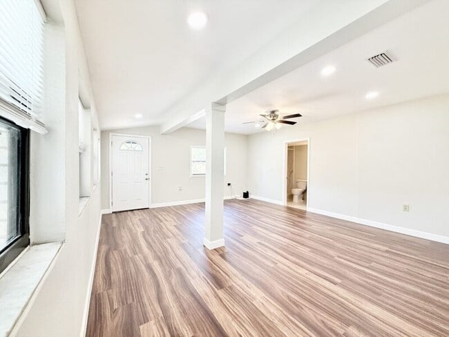 Building Photo - 1221 Jewel Ave