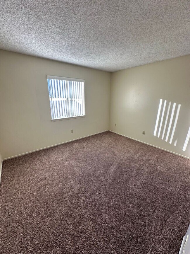 Building Photo - 15554 Bear Valley Rd