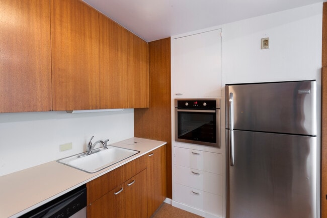 Building Photo - 1333 Jones St