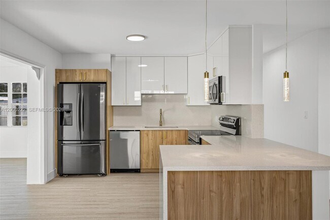 Building Photo - 6825 SW 12th St