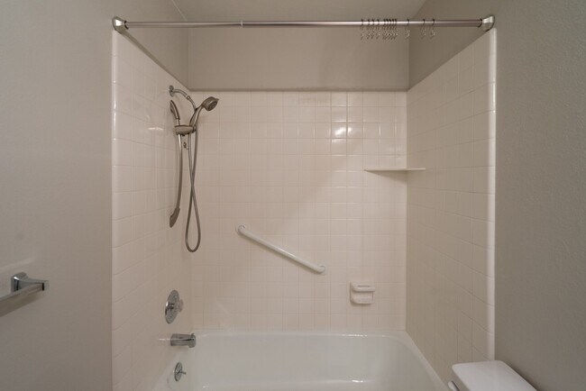 Building Photo - 2 Bedroom & 2 Bath Available in St. George!
