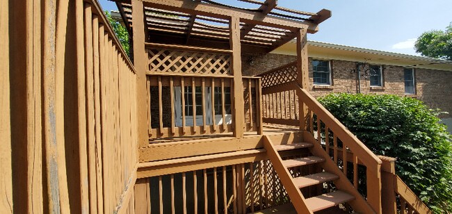 Building Photo - 3026 Round Hill Ct