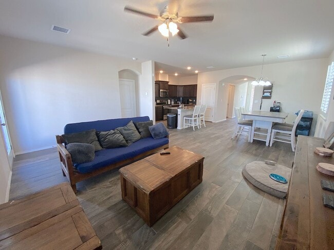 Building Photo - Gorgeous 4bed/3.5bath with 2 Master Bedrooms!