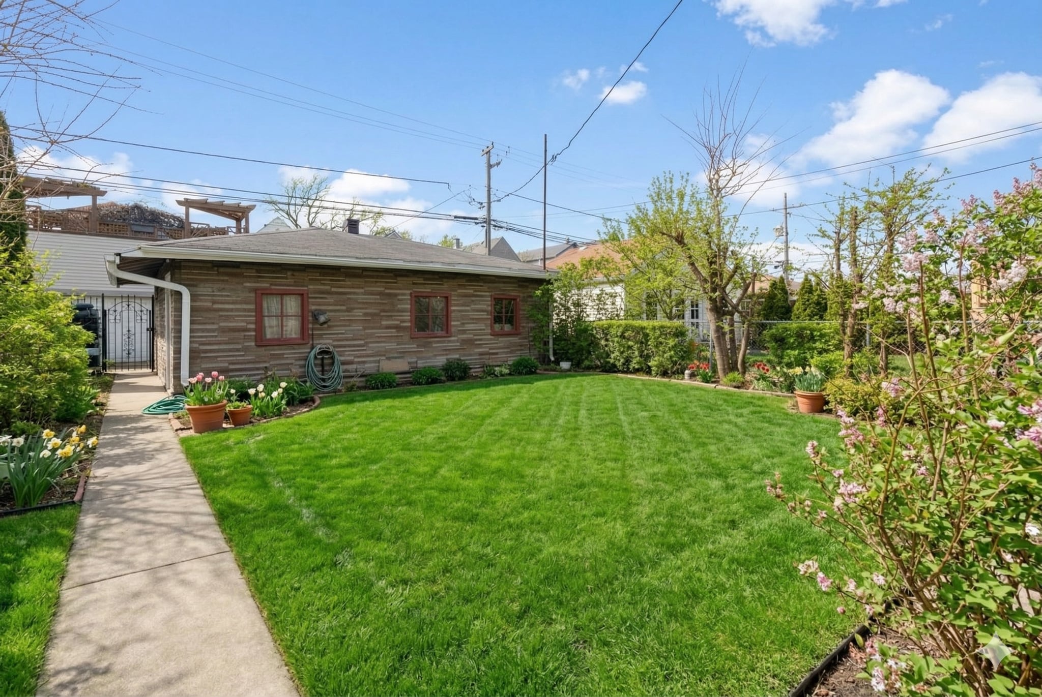 Building Photo - 3730 N Richmond St