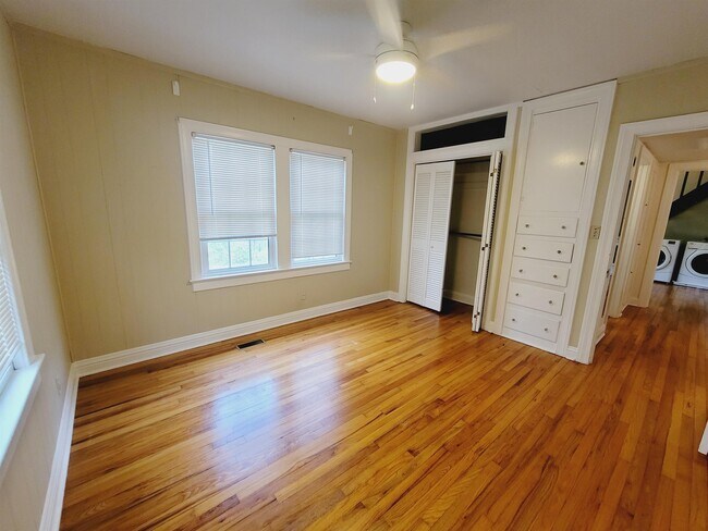 Building Photo - 608 Talaflo St