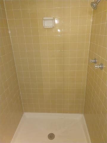 Building Photo - 3600 Biscay Dr
