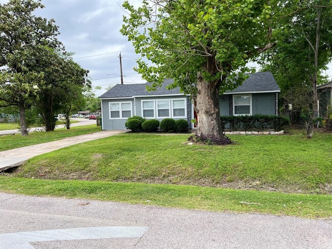 Building Photo - 2726 Stallings Dr