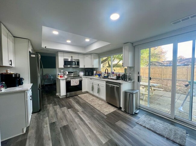 Building Photo - 940 Adelphi Rd