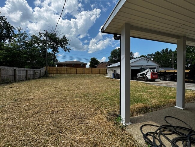 Building Photo - 1821 Blue Ridge Dr