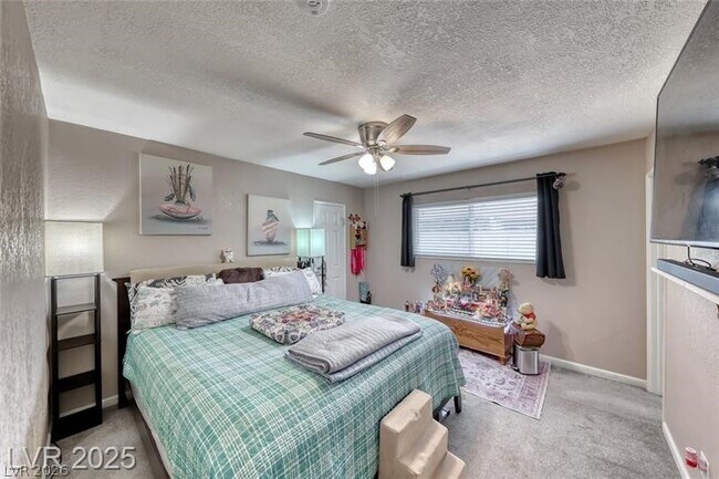 Building Photo - 861 E Hacienda Ave